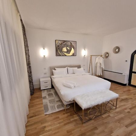 Appartamento Rokebea Luxury Braşov Esterno foto