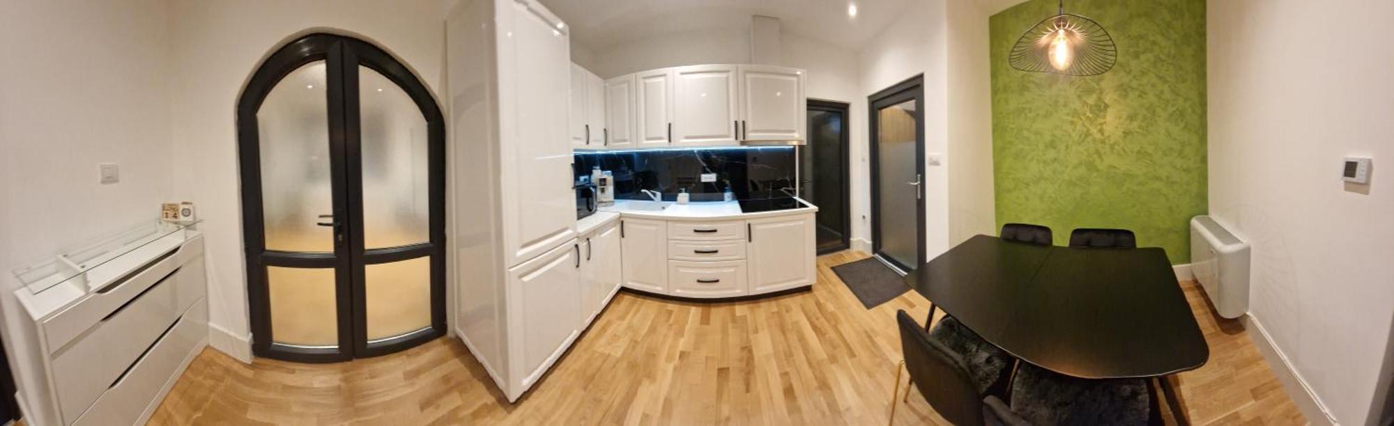 Appartamento Rokebea Luxury Braşov Esterno foto