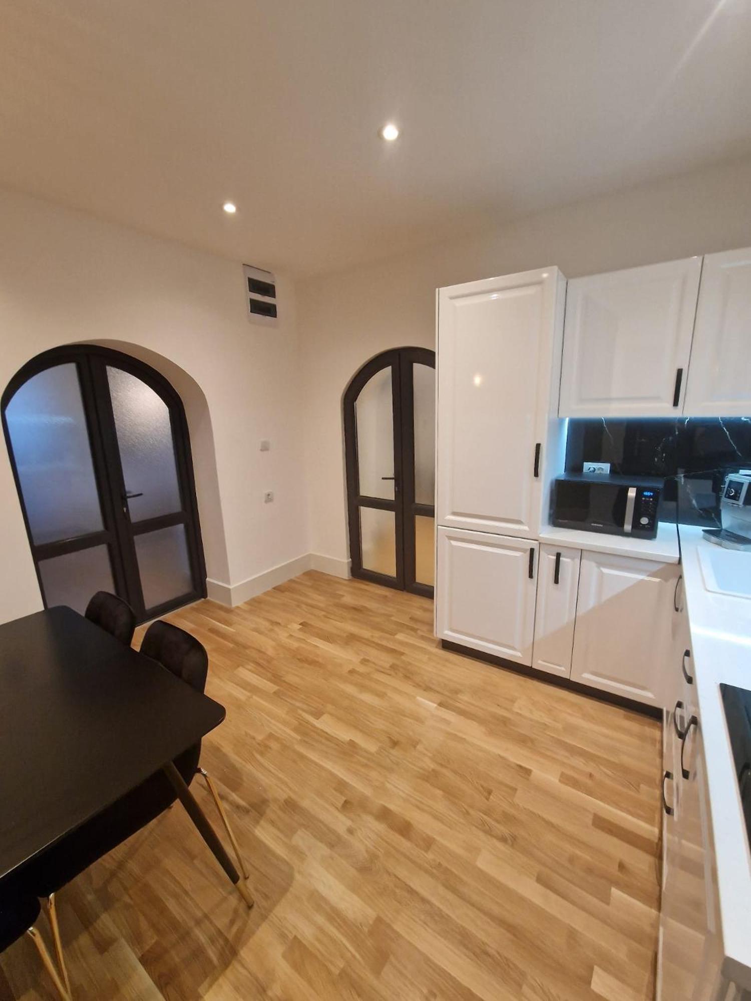 Appartamento Rokebea Luxury Braşov Esterno foto