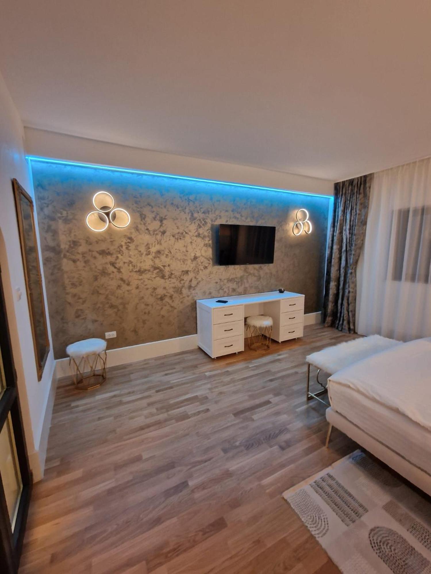 Appartamento Rokebea Luxury Braşov Esterno foto