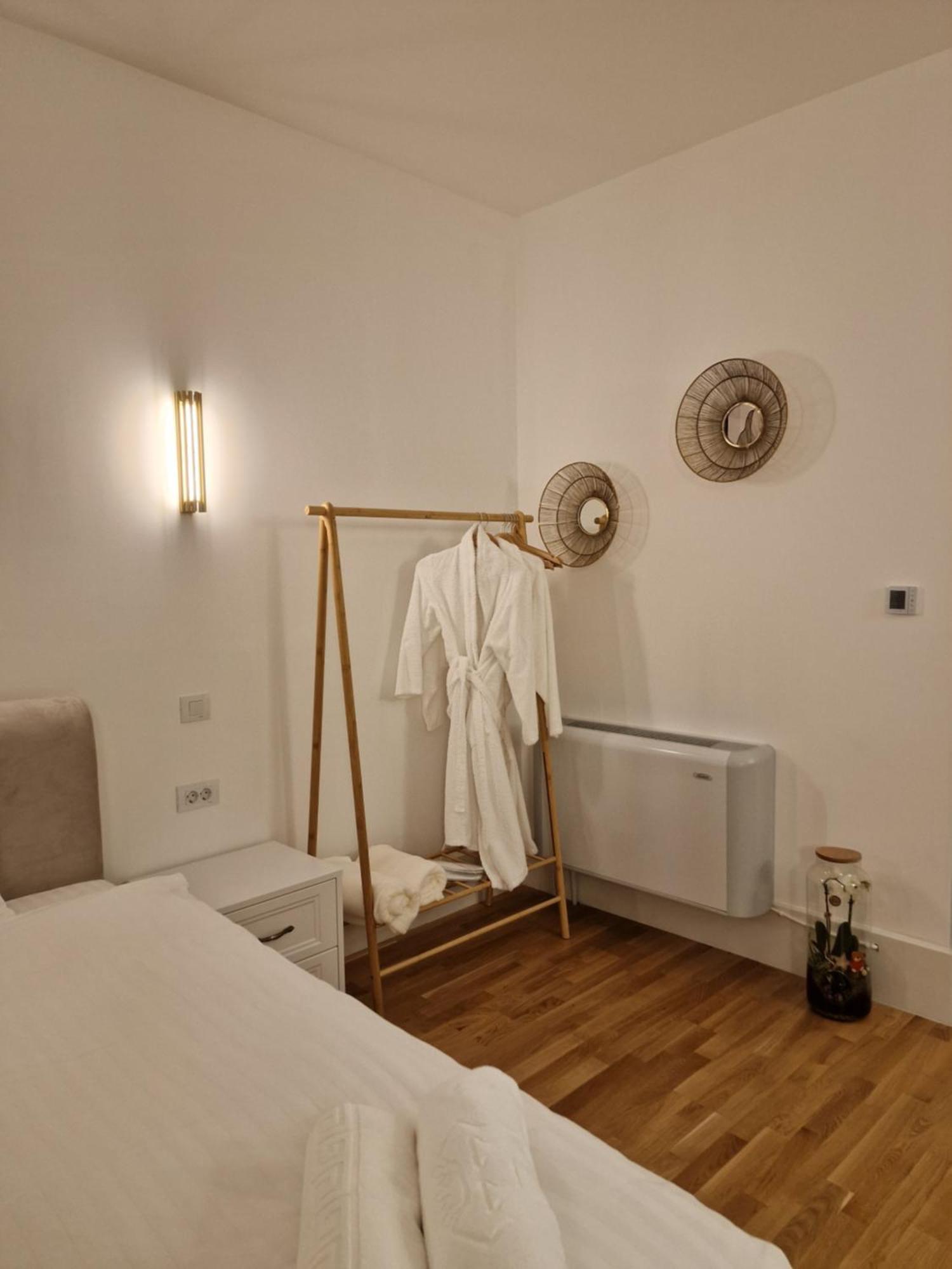Appartamento Rokebea Luxury Braşov Esterno foto