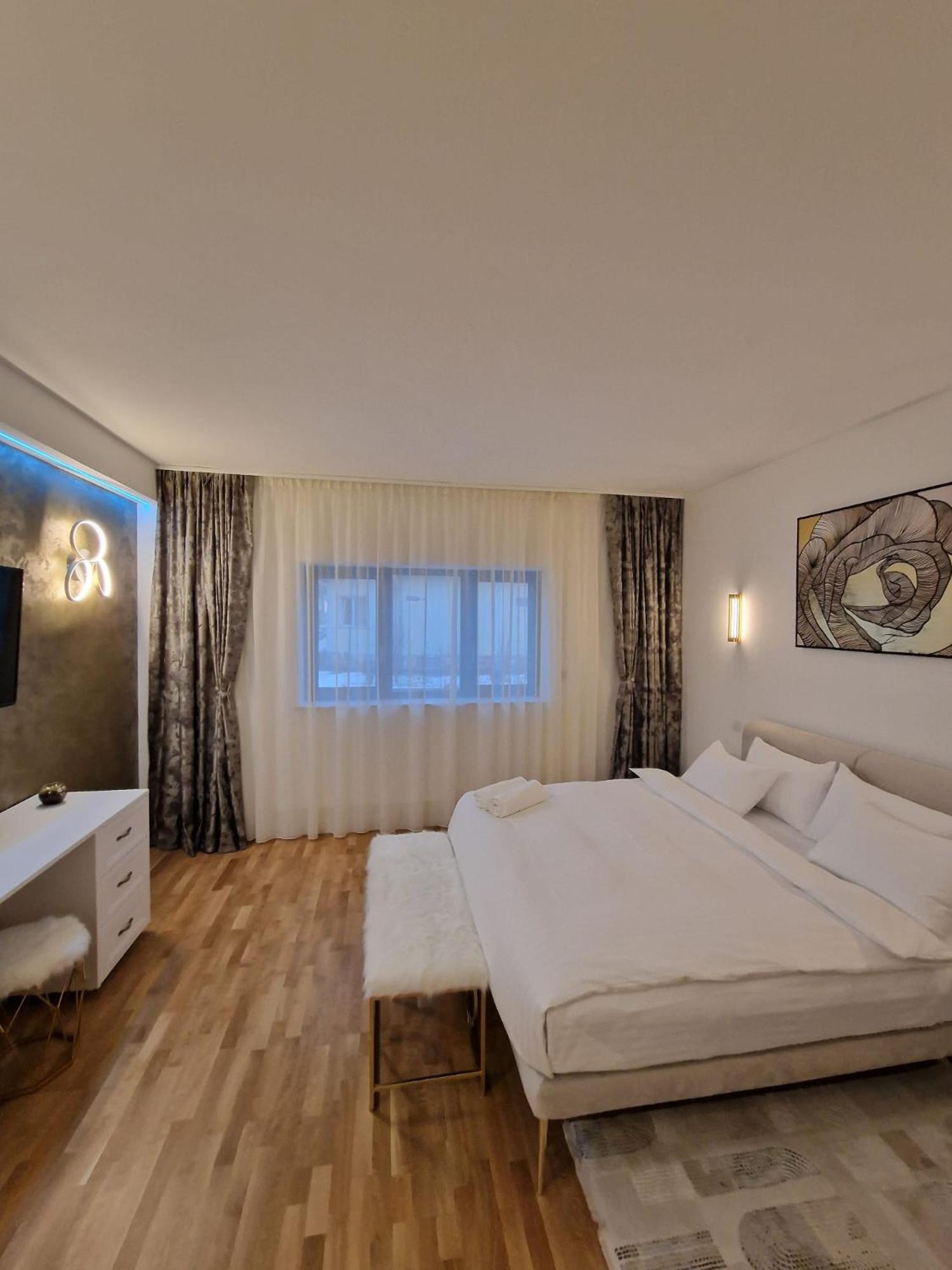 Appartamento Rokebea Luxury Braşov Esterno foto