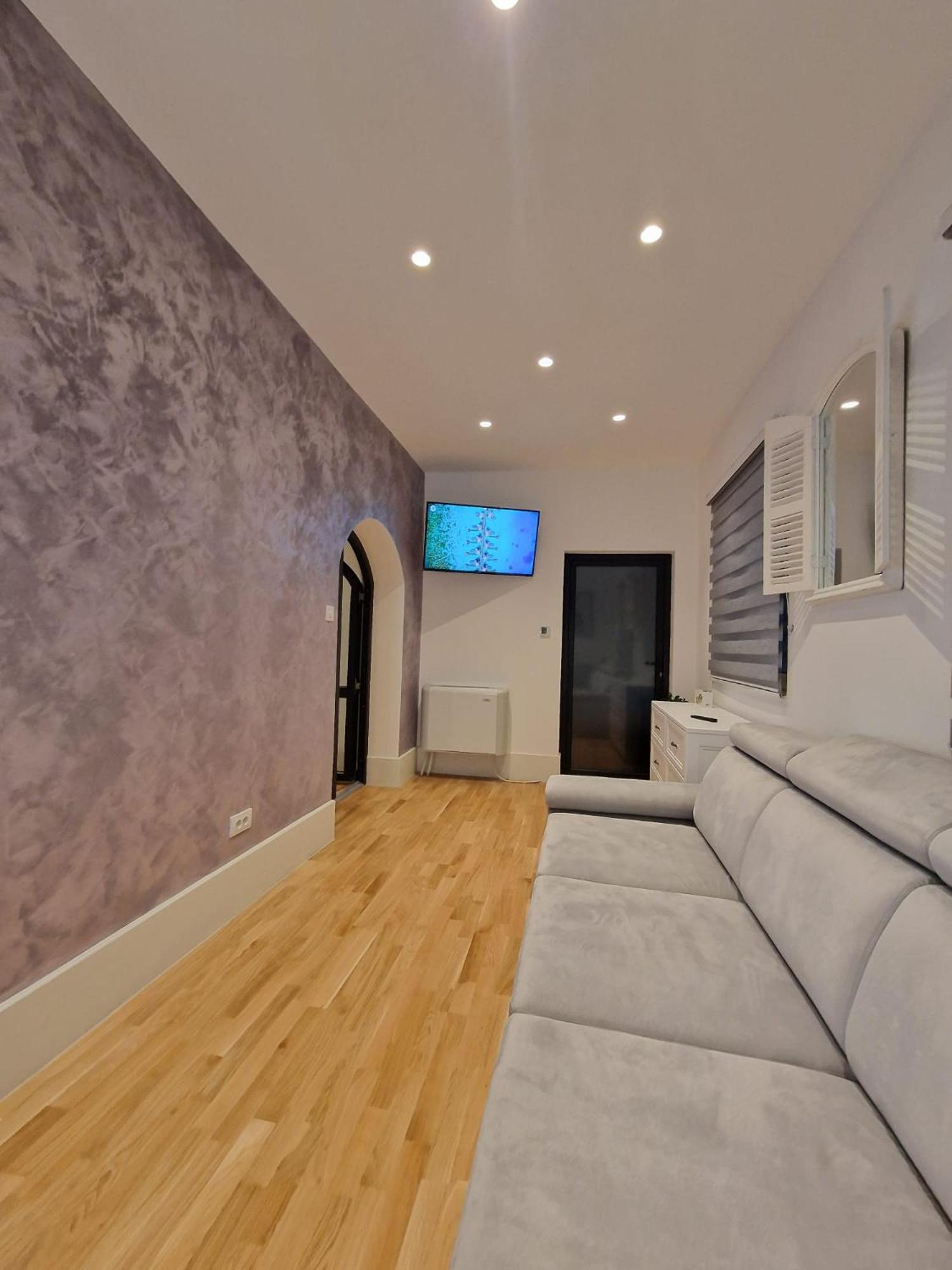 Appartamento Rokebea Luxury Braşov Esterno foto