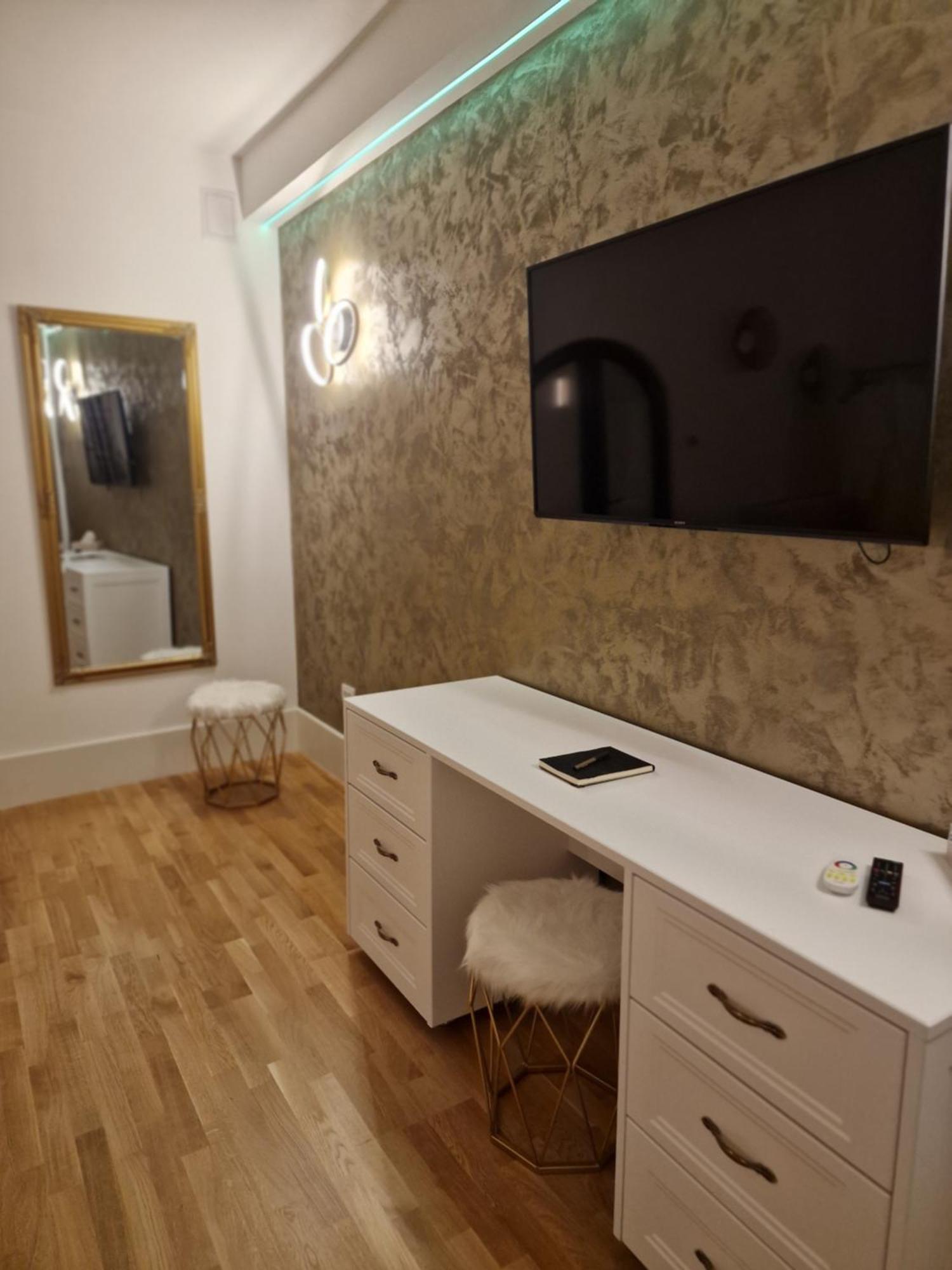 Appartamento Rokebea Luxury Braşov Esterno foto